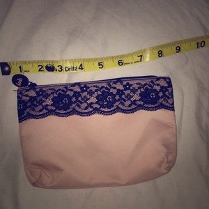 JUST IN๐(2/$10 makeup๐ travel bag!